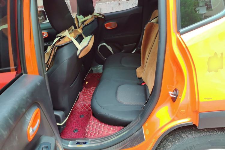 Used Jeep Renegade 2017 180T Automatic High-Energy Version Left Rear Seat