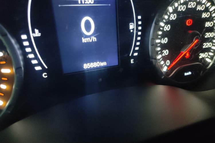 Used Jeep Renegade 2017 180T Automatic Jingneng Edition Odometer Close Up