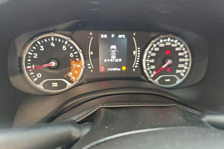 Used Jeep Renegade 2017 180T Automatic Jingneng Edition Odometer Close Up