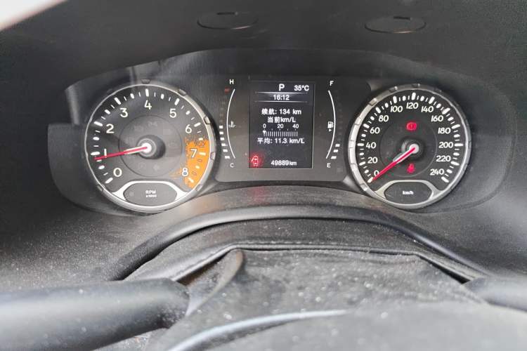 Used Jeep Renegade 2017 180T Automatic High-Energy Version Odometer Close Up