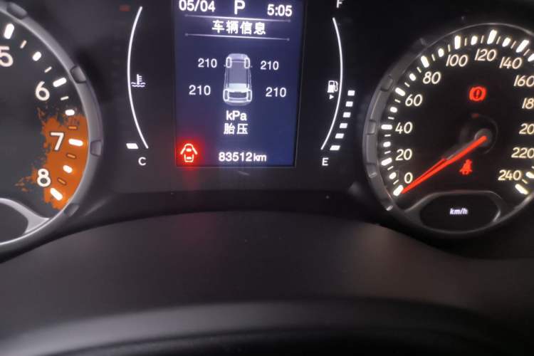 Used Jeep Renegade 2017 180T Automatic Jingneng Edition Odometer Close Up