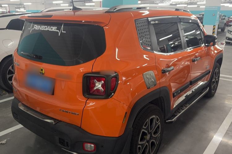 Used Jeep Renegade 2017 180TS Automatic All-Wheel Drive Versatile Edition Rear Right 45 Deg