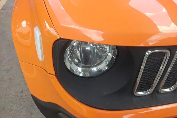 Used Jeep Renegade 2017 180T Automatic Kinetic Edition+ Right Front Headlight