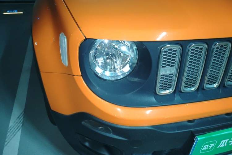 Used Jeep Renegade 2017 180T Automatic Kinetic Edition+ Right Front Headlight