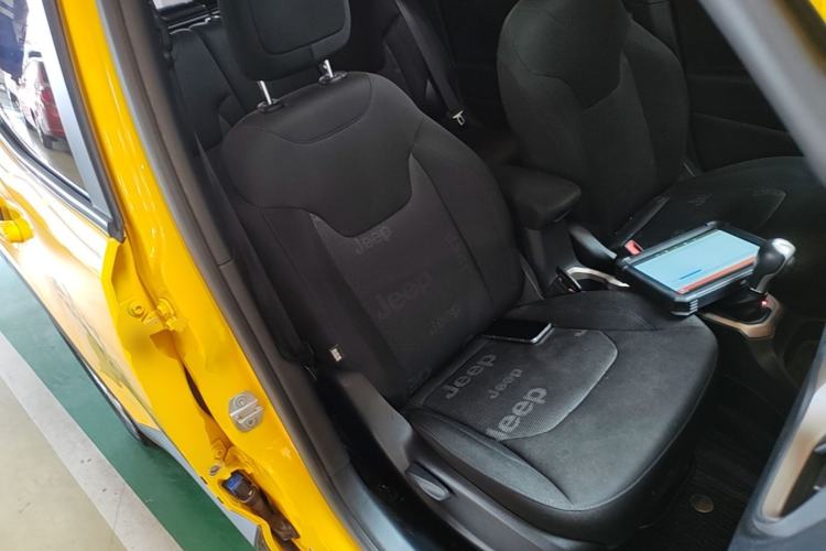 Used Jeep Renegade 2017 180T Automatic High-Energy Version Right Front Seat