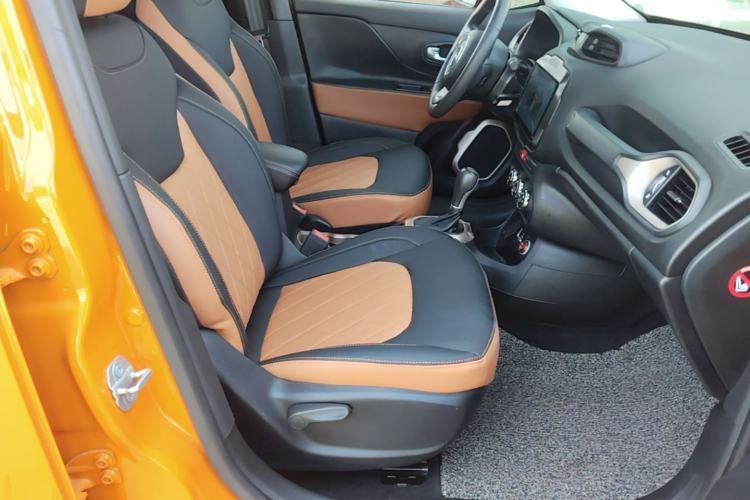 Used Jeep Renegade 2017 180T Automatic High-Energy Version Right Front Seat