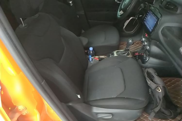 Used Jeep Renegade 2017 180T Automatic High-Energy Version Right Front Seat