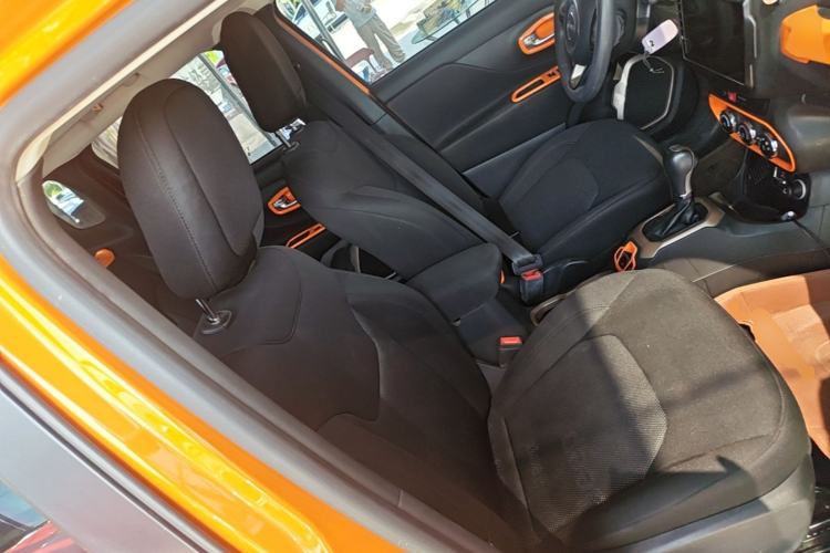 Used Jeep Renegade 2017 180T Automatic High-Energy Version Right Front Seat