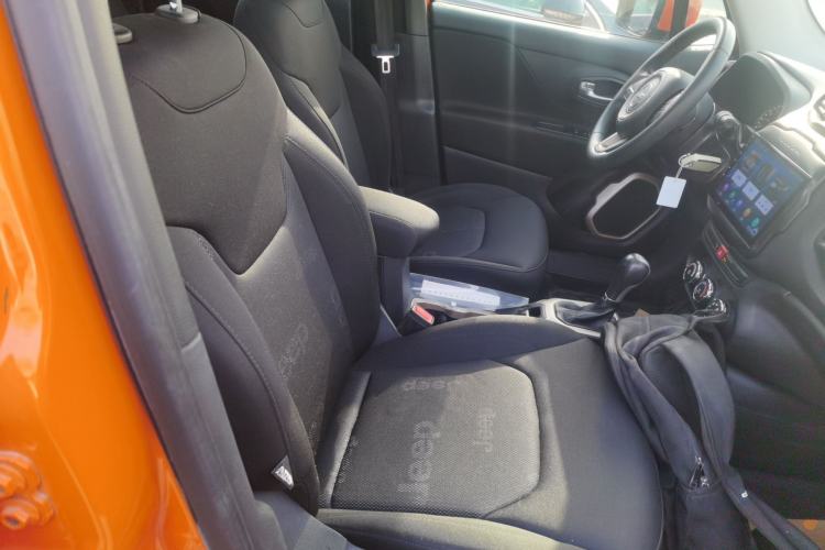 Used Jeep Renegade 2017 180T Automatic High-Energy Version Right Front Seat