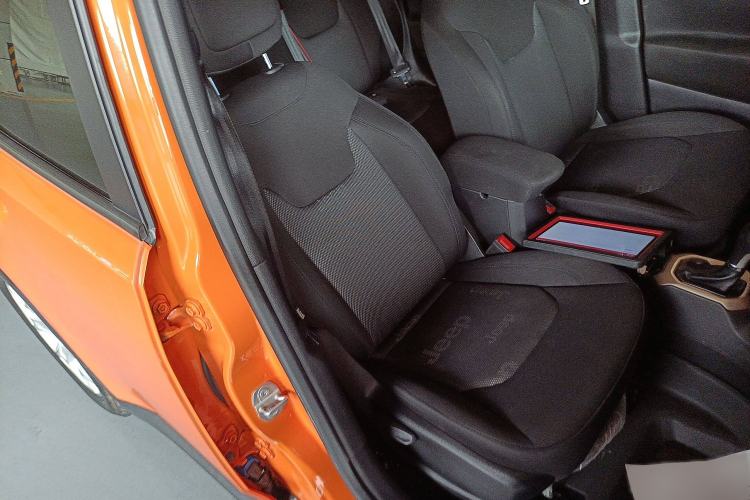 Used Jeep Renegade 2017 180T Automatic High-Energy Version Right Front Seat