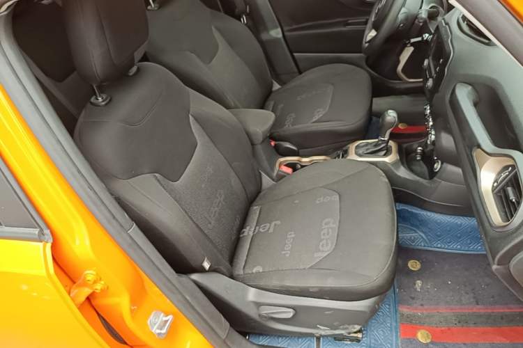 Used Jeep Renegade 2017 180T Automatic High-Energy Version Right Front Seat
