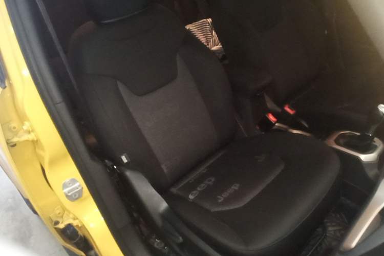 Used Jeep Renegade 2017 180T Automatic High-Energy Version Right Front Seat