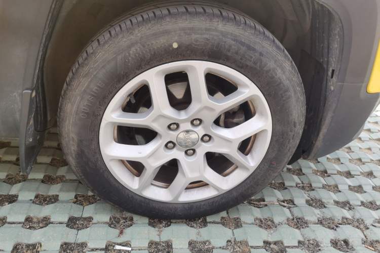 Used Jeep Renegade 2017 180T Automatic Jingneng Edition Right Front Wheel Hub