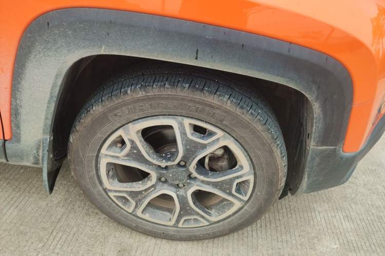 Used Jeep Renegade 2017 180T Automatic Smart Version Right Front Wheel Hub
