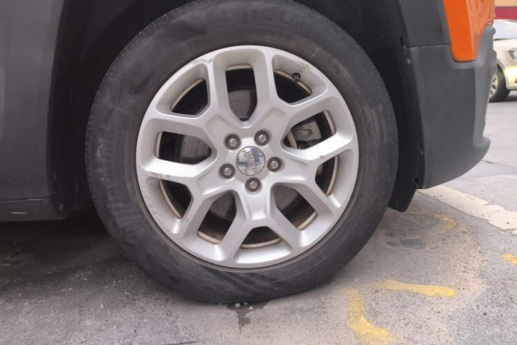 Used Jeep Renegade 2017 180T Automatic Jingneng Edition Right Front Wheel Hub