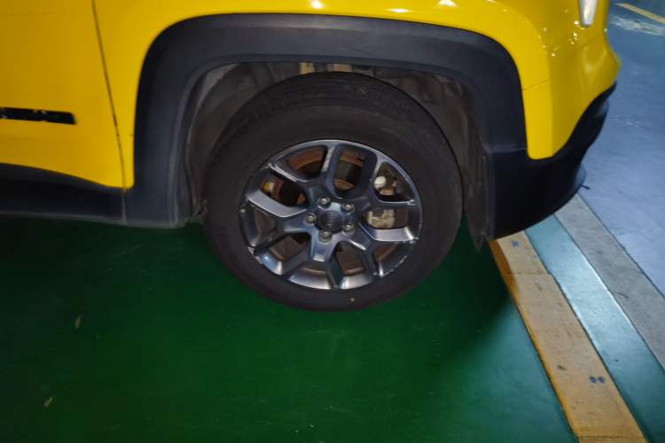 Used Jeep Renegade 2017 180T Automatic Kinetic Edition+ Right Front Wheel Hub