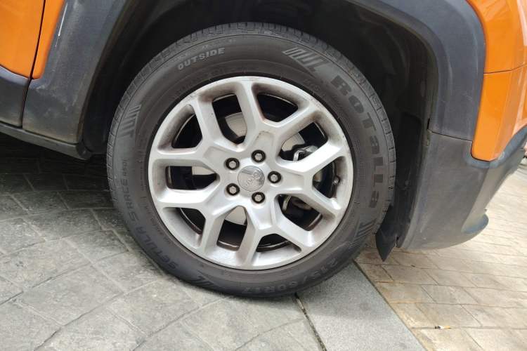 Used Jeep Renegade 2017 180T Automatic High-Energy Version Right Front Wheel Hub