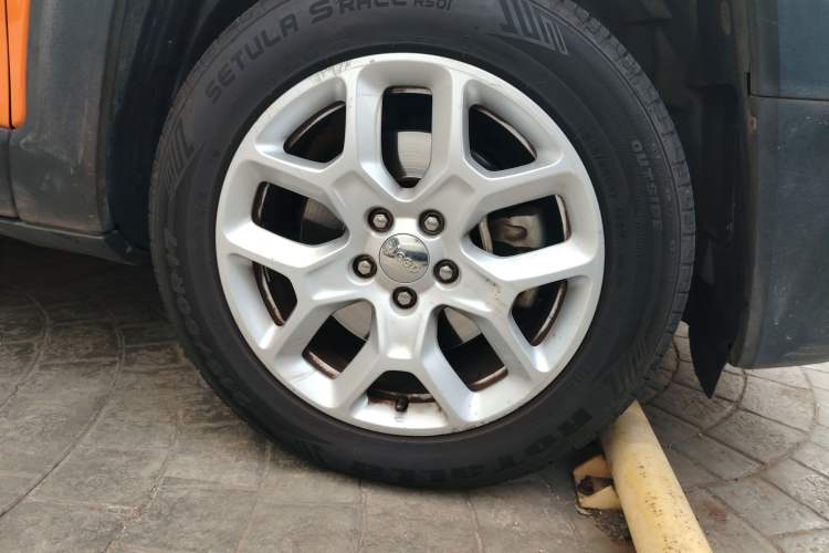 Used Jeep Renegade 2017 180T Automatic High-Energy Version Right Front Wheel Hub