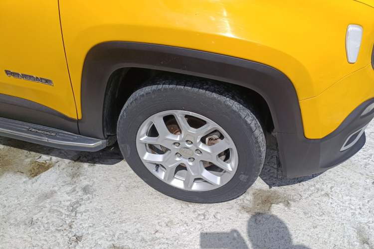 Used Jeep Renegade 2017 180T Automatic High-Energy Version Right Front Wheel Hub