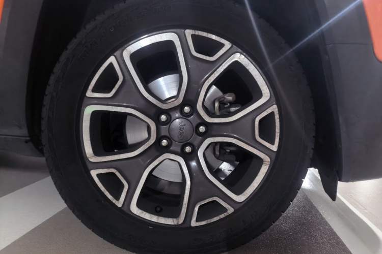Used Jeep Renegade 2017 180T Automatic Smart Version Right Front Wheel Hub