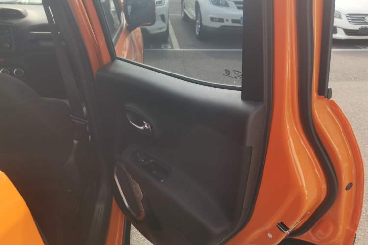 Used Jeep Renegade 2017 180TS Automatic Four-Wheel Drive Superior Edition Right Rear Door Interior