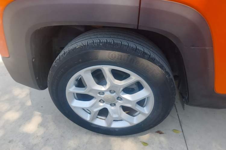 Used Jeep Renegade 2017 180T Automatic Jingneng Edition Right Rear Wheel Hub