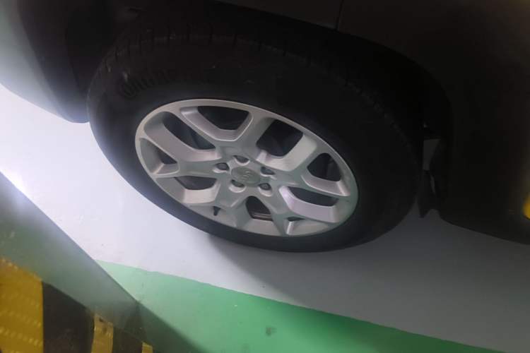 Used Jeep Renegade 2017 180T Automatic Jingneng Edition Right Rear Wheel Hub