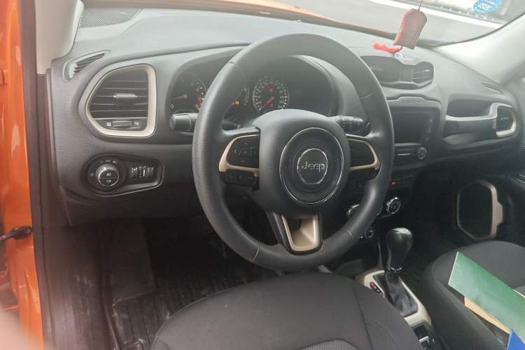 Used Jeep Renegade 2017 180T Automatic High-Energy Version Steering Wheel