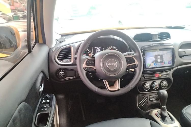 Used Jeep Renegade 2017 180T Automatic Kinetic Edition+ Steering Wheel