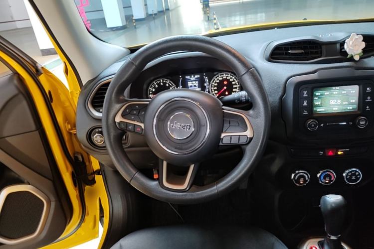 Used Jeep Renegade 2017 180T Automatic High-Energy Version Steering Wheel