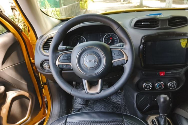 Used Jeep Renegade 2017 180T Automatic High-Energy Version Steering Wheel