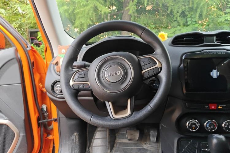 Used Jeep Renegade 2017 180T Automatic High-Energy Version Steering Wheel