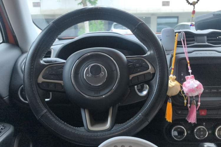 Used Jeep Renegade 2017 180TS Automatic All-Wheel Drive Versatile Edition Steering Wheel