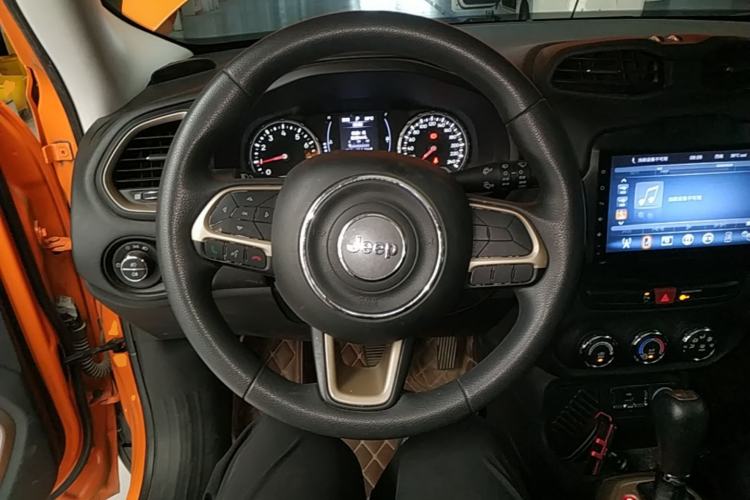 Used Jeep Renegade 2017 180T Automatic High-Energy Version Steering Wheel
