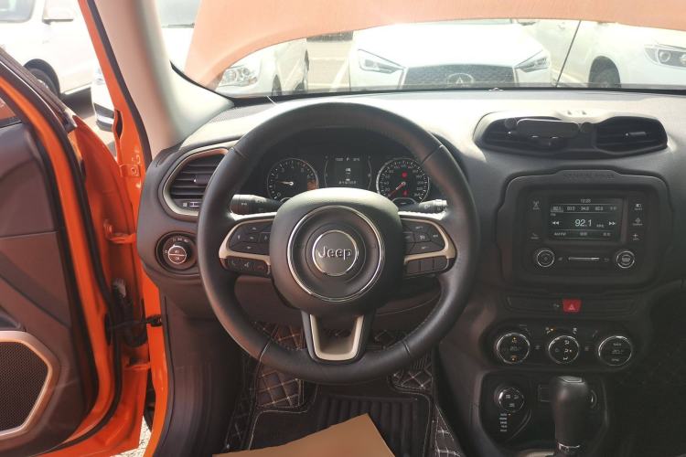 Used Jeep Renegade 2017 180TS Automatic Four-Wheel Drive Superior Edition Steering Wheel