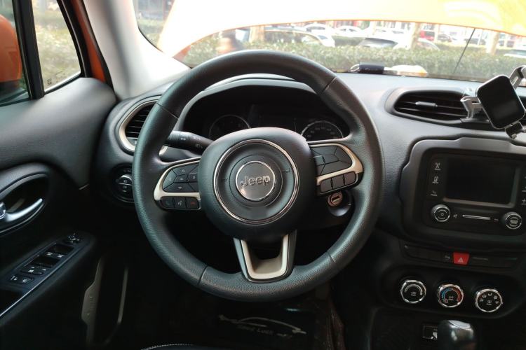 Used Jeep Renegade 2017 180T Automatic High-Energy Version Steering Wheel
