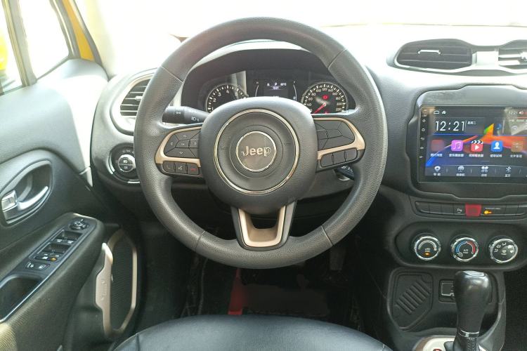 Used Jeep Renegade 2017 180T Automatic High-Energy Version Steering Wheel