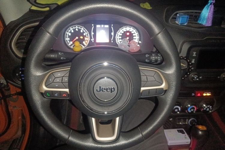 Used Jeep Renegade 2017 180T Automatic High-Energy Version Steering Wheel