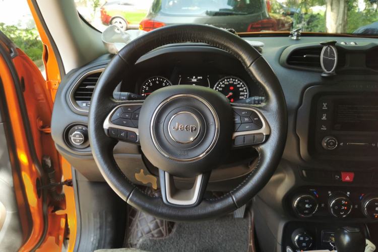 Used Jeep Renegade 2017 180TS Automatic Four-Wheel Drive Superior Edition Steering Wheel