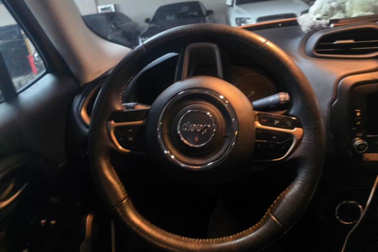 Used Jeep Renegade 2017 180T Automatic Smart Version Steering Wheel