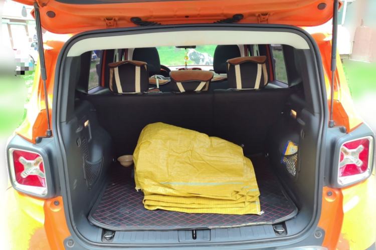 Used Jeep Renegade 2017 180T Automatic High-Energy Version Trunk
