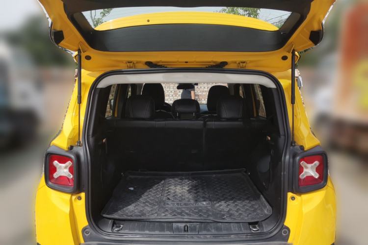 Used Jeep Renegade 2017 180T Automatic Jingneng Edition Trunk