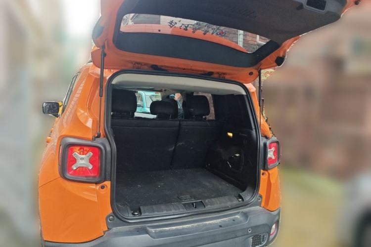 Used Jeep Renegade 2017 180T Automatic Jingneng Edition Trunk