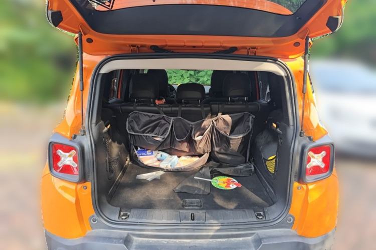 Used Jeep Renegade 2017 180T Automatic High-Energy Version Trunk