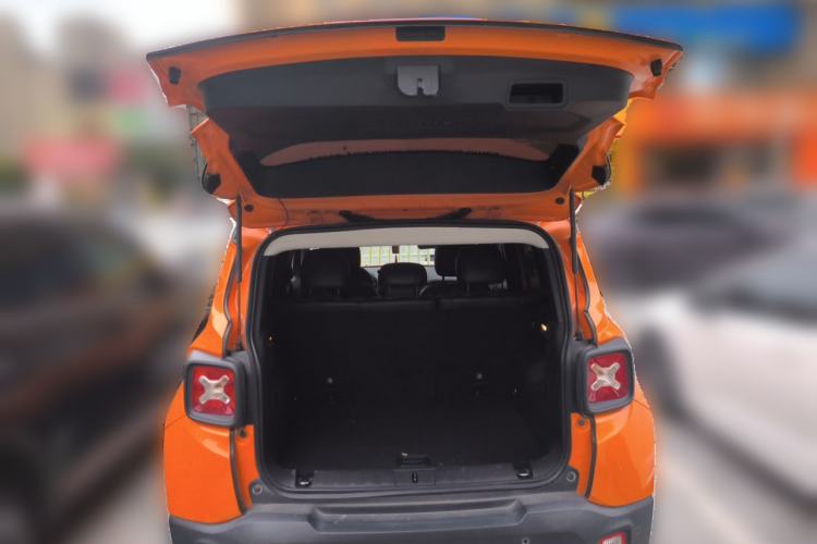 Used Jeep Renegade 2017 180T Automatic Jingneng Edition Trunk