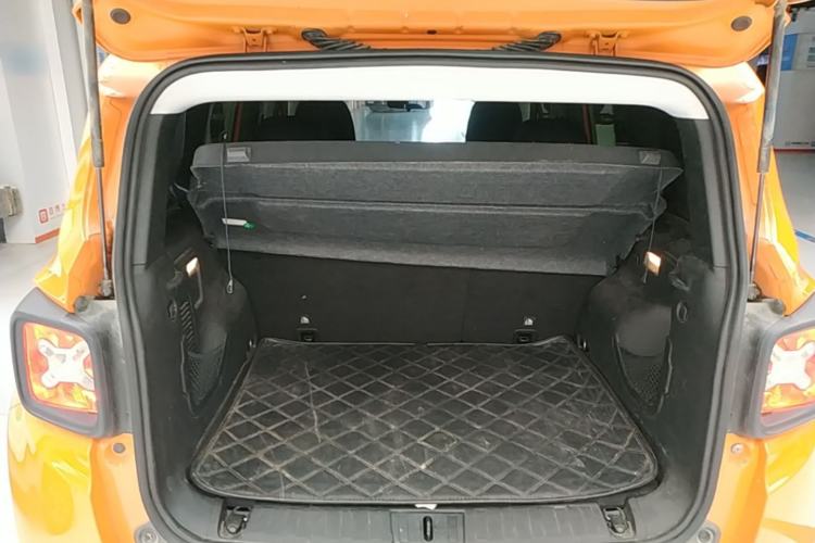 Used Jeep Renegade 2017 180T Automatic High-Energy Version Trunk