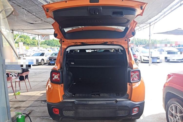 Used Jeep Renegade 2017 180T Automatic High-Energy Version Trunk