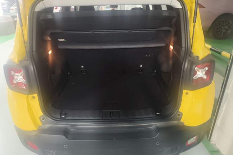 Used Jeep Renegade 2017 180T Automatic Jingneng Edition Trunk