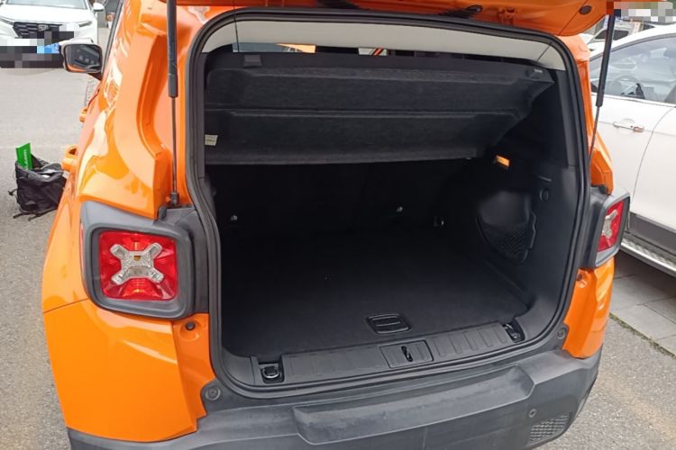 Used Jeep Renegade 2017 180T Automatic High-Energy Version Trunk
