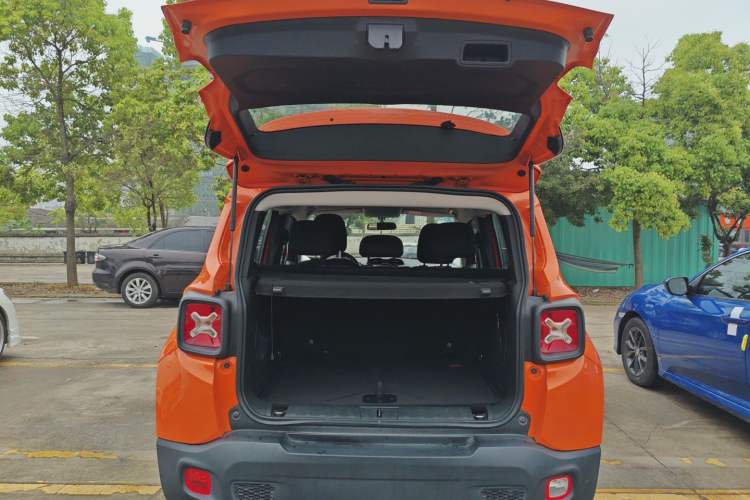 Used Jeep Renegade 2017 180T Automatic Kinetic Edition+ Trunk
